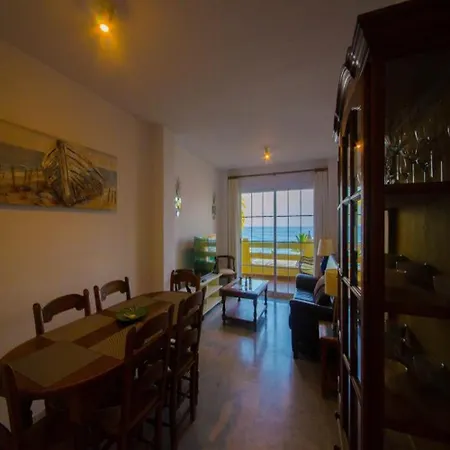Apartment Vistamar Apartment-beachfront